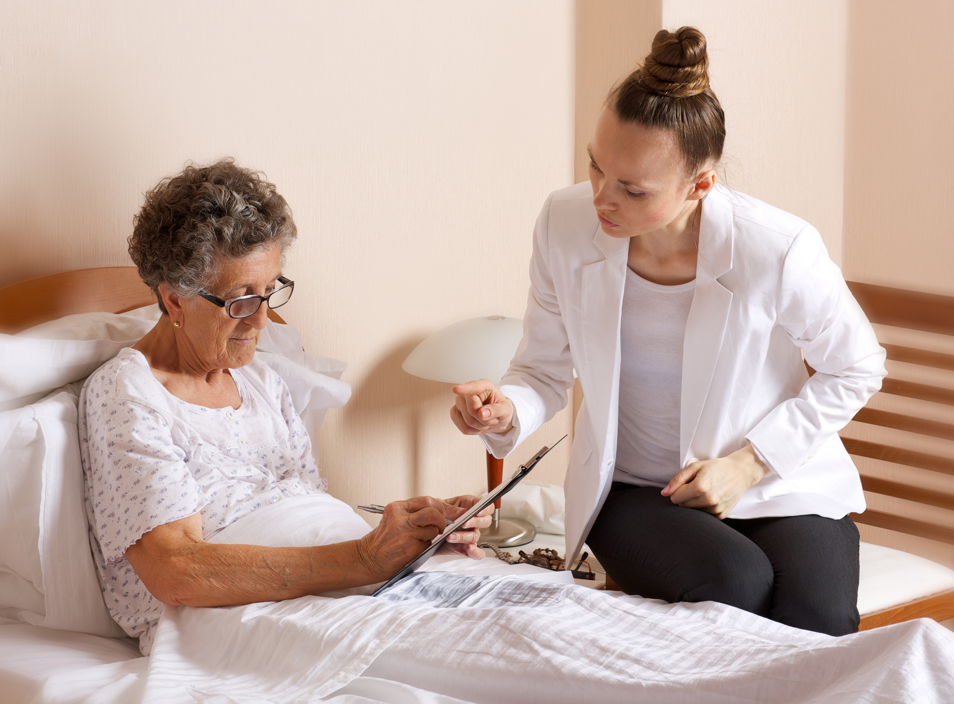 Visit of senior social work assistant to an old woman
